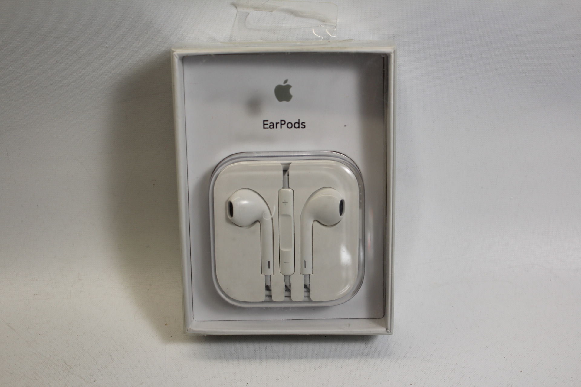 NEW Apple EarPods With 3.5mm Aux Connector Headphone Plug White Free S